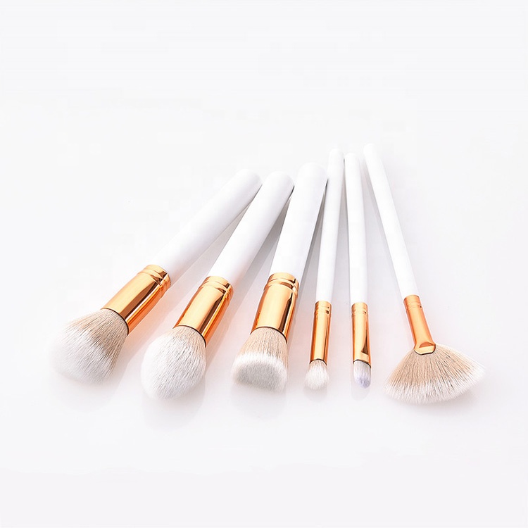 Kiss Wow Club Sable White Makeup Brush Set 3