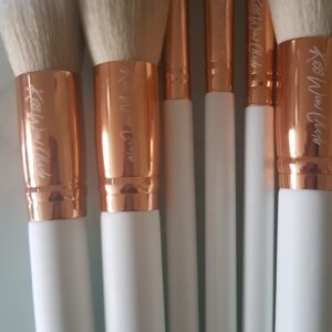 Kiss Wow Club Sable White Makeup Brush Set 8